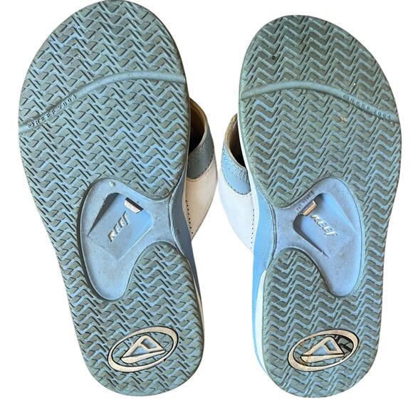 Reef Hidden Bottle Opener Flip Flops Women’s Size US 6 Blue & White - Picture 2 of 3